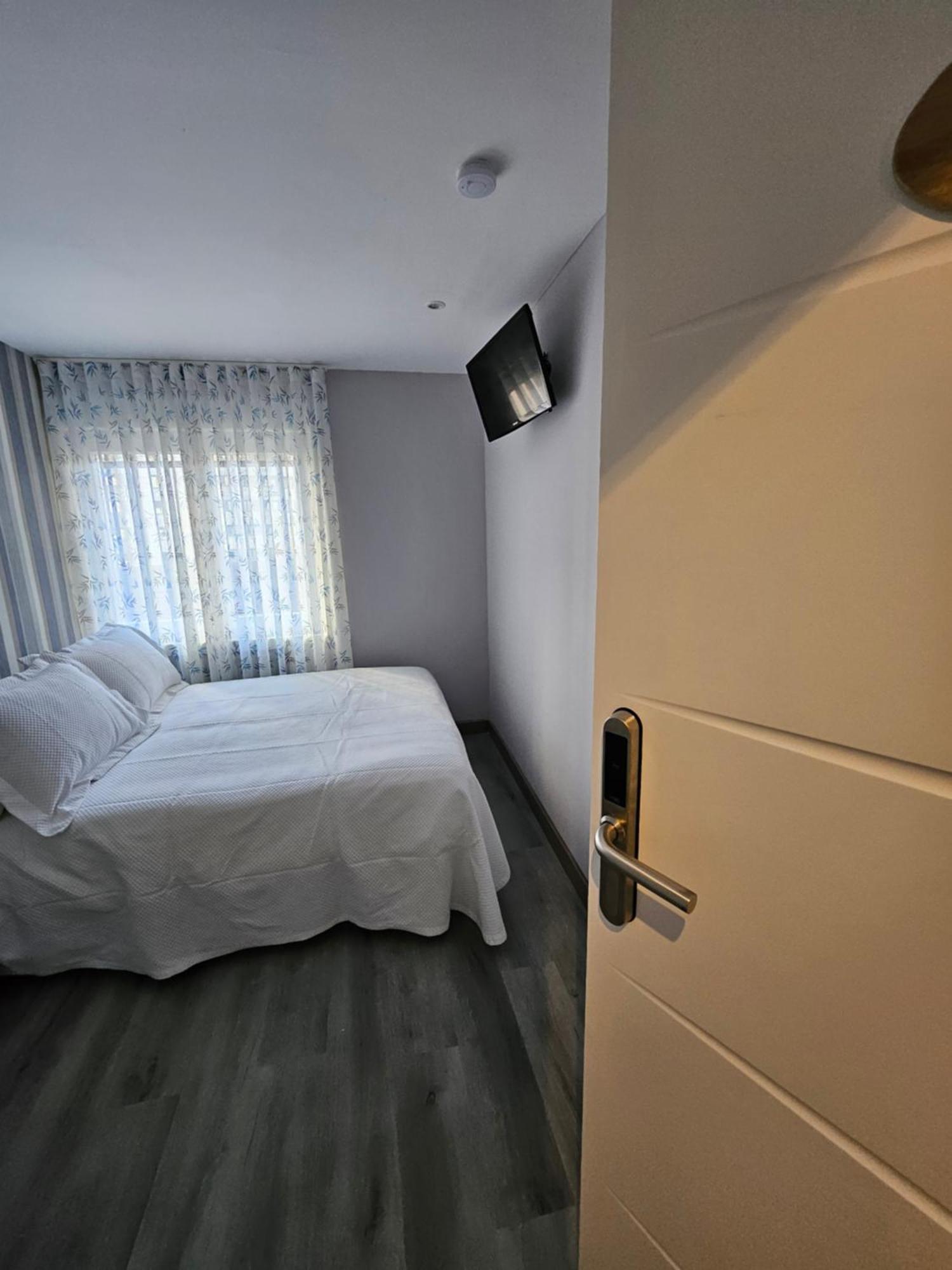 Hostal Foncalada โอเบียโด ภายนอก รูปภาพ