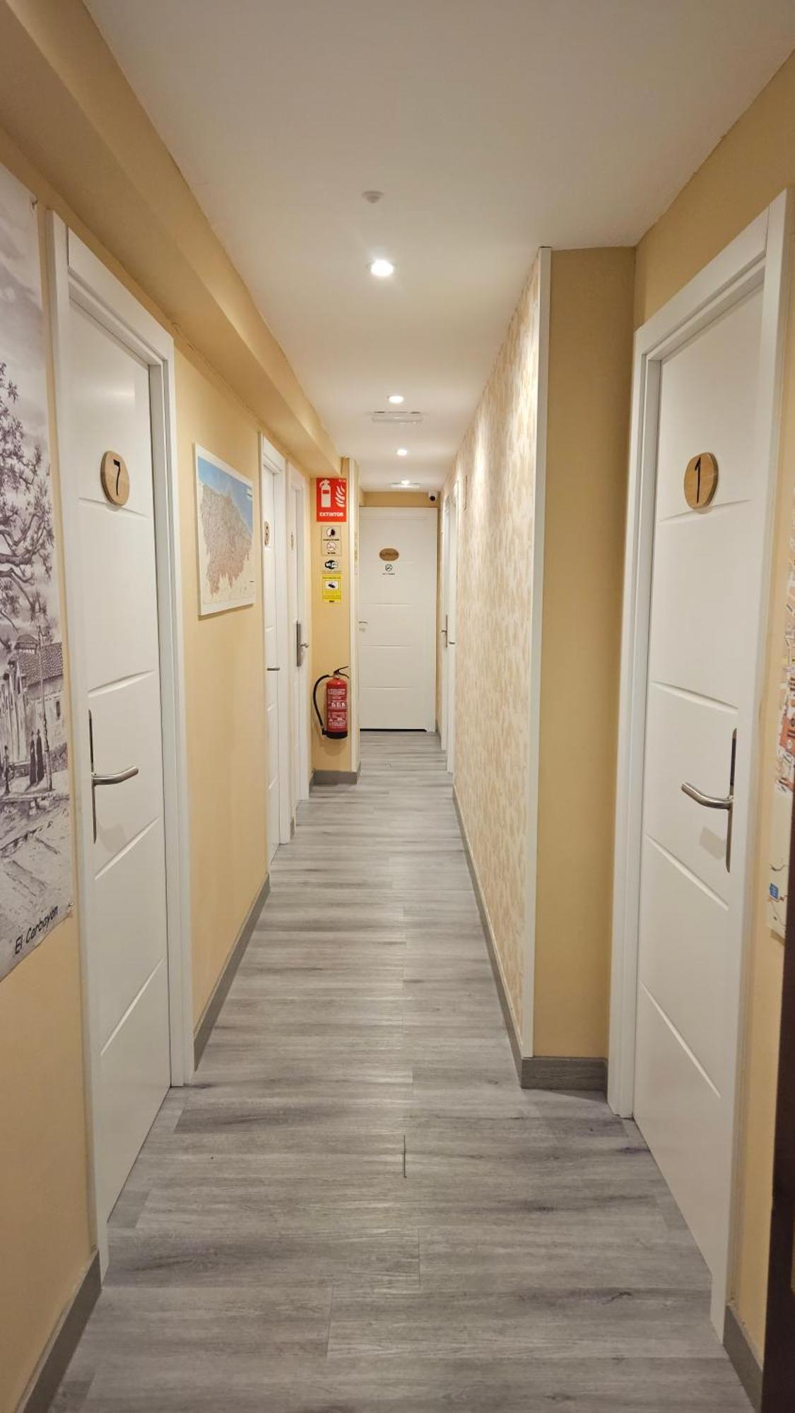 Hostal Foncalada โอเบียโด ภายนอก รูปภาพ